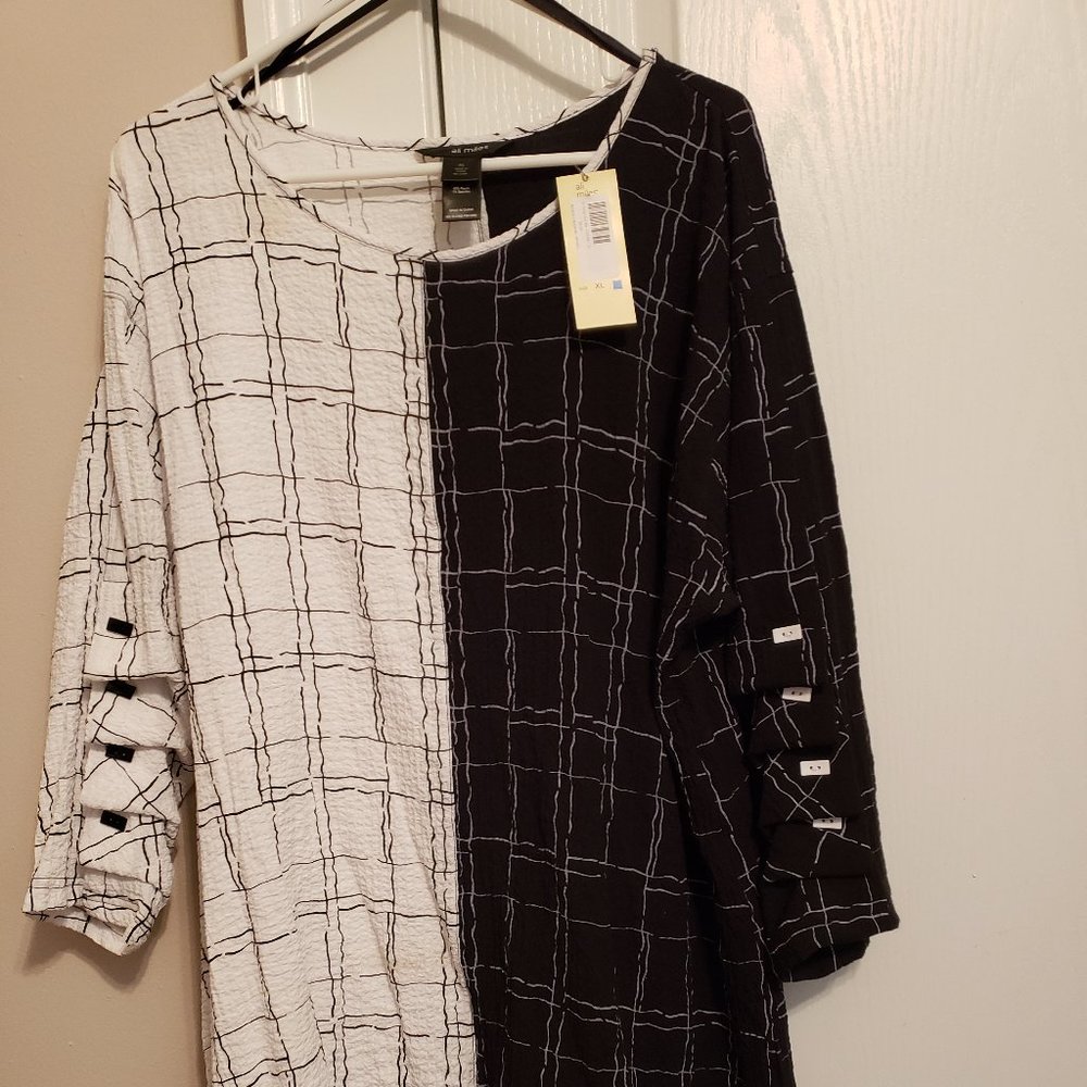 Ali Miles black/white plaid tunic, ruched sleeves